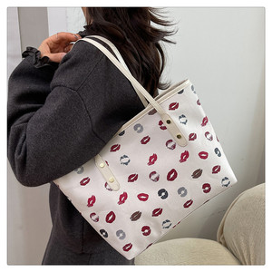 Borsa a tracolla grande capacità versione coreana popolare 2026, borsa tote alla moda con motivo rossetto rosso da donna - Product Image 6