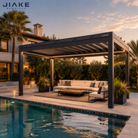 Pergola motorisée en aluminium avec bande lumineuse LED alimentée par panneau solaire et capteur de pluie et de vent pour piscine, jardin et patio
