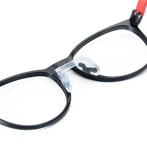 Coussinets de nez pour lunettes d'enfants, en silicone blanc transparent, antidérapants, à clipser, monobloc, type insert, pièce 8655 - Product Image 1