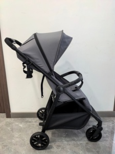 Poussette bébé pliable légère haut de gamme à 4 roues, cadre en alliage d'aluminium, design multifonctionnel avec poches, pour les enfants jusqu'à 3 ans - Product Image 1