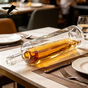Bouteille en verre <span class=keywords><strong>blanc</strong></span> gravé de 700 ml pour vodka avec bouchon – Verre personnalisé en gros - Product Image 1