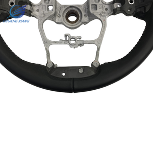 Haute qualité adapté pour <span class=keywords><strong>Toyota</strong></span> Innova Hilux Revo Fortuner cuir noir couture voiture volant squelette - Product Image 4