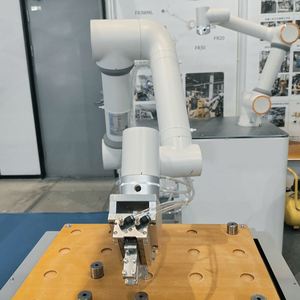 Bras robotique collaboratif flexible à 6 axes de qualité industrielle HWINT pour les solutions d'intégration et l'automatisation des usines - Product Image 1