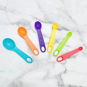 Juego colorido <span class=keywords><strong>de</strong></span> cucharas <span class=keywords><strong>medidoras</strong></span> <span class=keywords><strong>y</strong></span> <span class=keywords><strong>tazas</strong></span> <span class=keywords><strong>de</strong></span> plástico PP <span class=keywords><strong>de</strong></span> 12 piezas con escalas para hornear líquidos <span class=keywords><strong>y</strong></span> sólidos en la cocina - Product Image 3