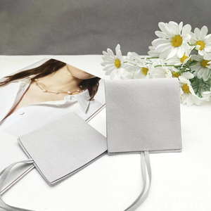 Bolsa de Embalaje de Joyería de Microfibra de Terciopelo con Solapa de Sobre Personalizada en Color Gris Claro, Bolsas para Anillos de Joyería de 8*8+7.3cm y 8*8cm - Product Image 3