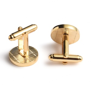 Mancuernillas de esmalte suave con adhesivo epoxi, diseño de camisa ajustada, color dorado y base arena, al por mayor - Product Image 6