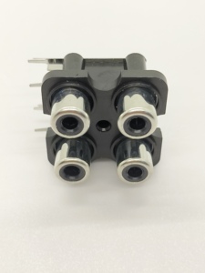 Conector hembra de altavoz de audio y video RCA Carcasa negra de cuatro caras - Product Image 6