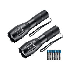 Lampe torche LED puissante 1000 lumens, zoomable, en aluminium, rechargeable par USB, portable, pour le camping, avec fonction de banque d'alimentation - Product Image 1