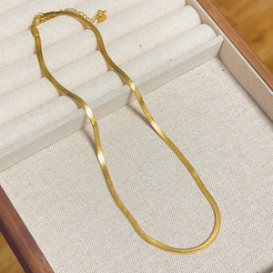 Collana di nicchia in acciaio inossidabile alla moda burlone avanzato senso catena di clavicola vera placcatura oro croce modello - Product Image 5