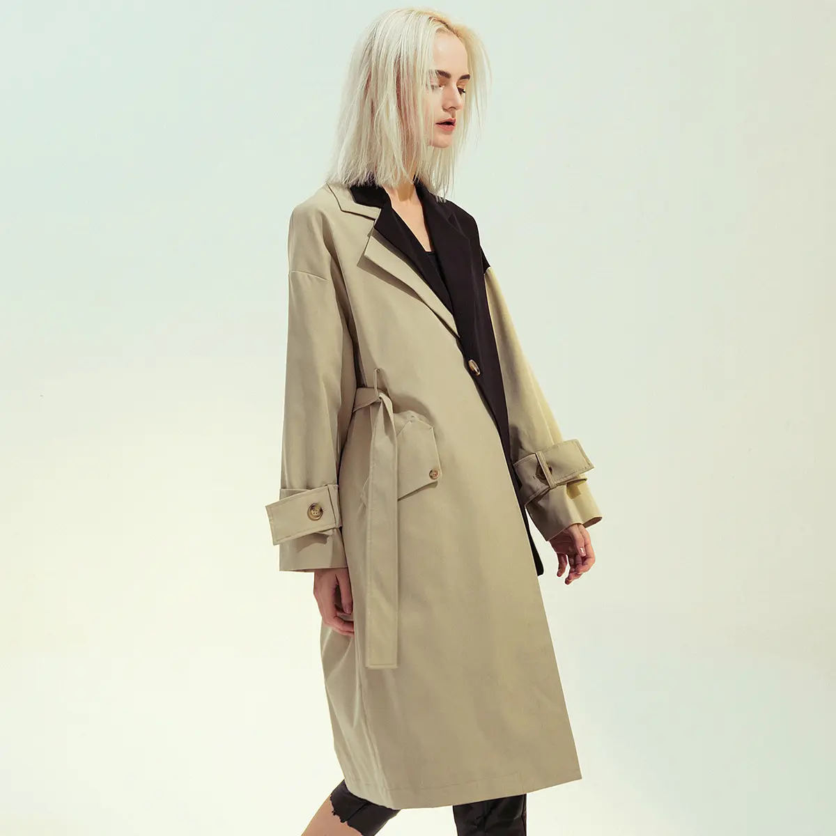 Großhandel 2022 Herbst und Winter Britischer Stil Retro Sense Patchwork Farbe Asymmetrischer individueller Trenchcoat Anzug Mantel