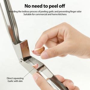 Presse-ail en acier inoxydable Coupeur et <span class=keywords><strong>broyeur</strong></span> de cuisine manuel avec outil en plastique souple durable pour l'utilisation de légumes - Product Image 3