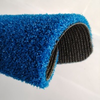 Gazon synthétique bleu durable et bouclé pour mini-golf, terrain d'entraînement de hockey, aire de jeux pour enfants et décoration de toit