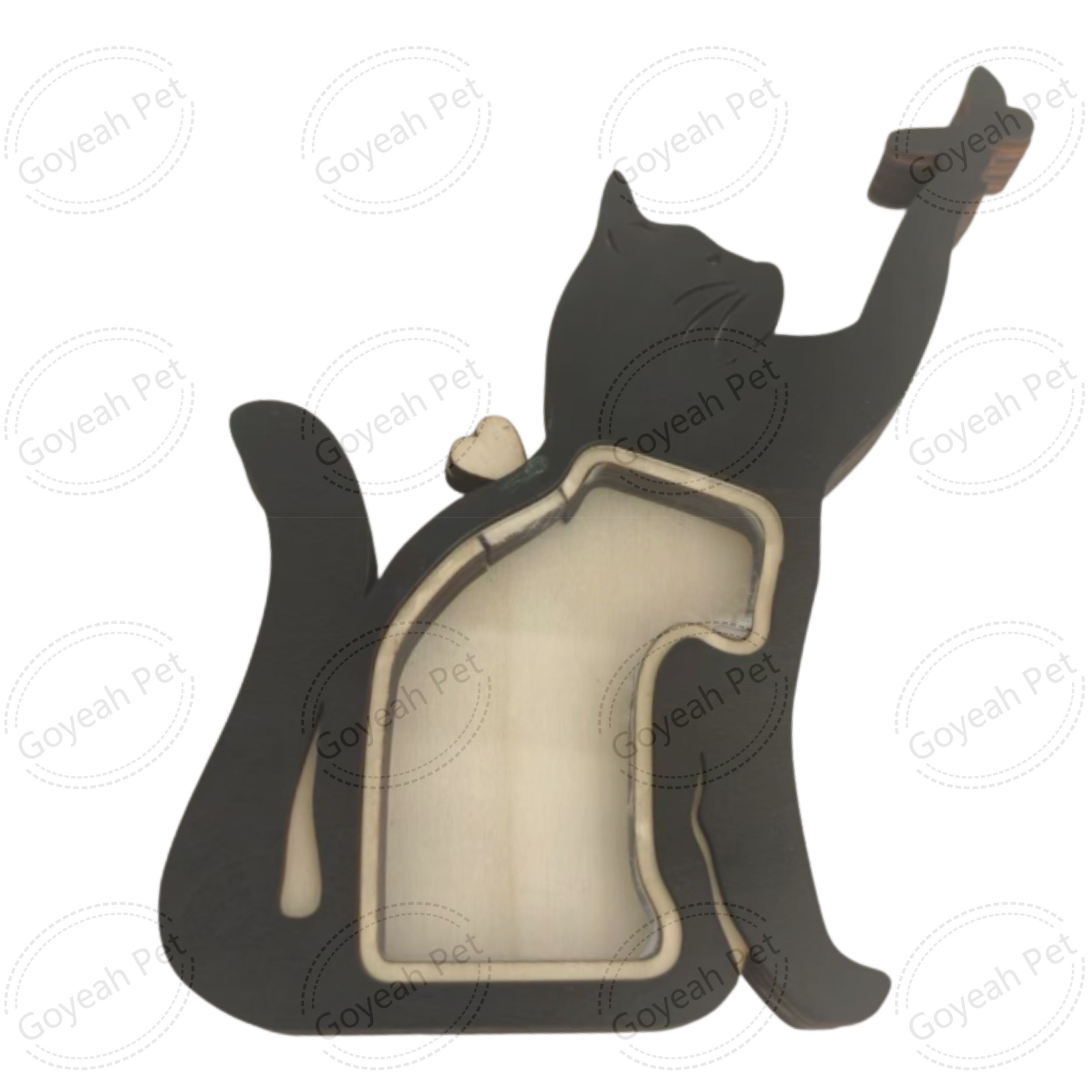 Chat noir avec papillon