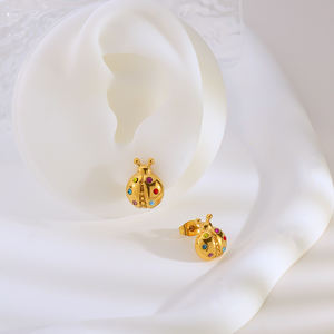 Joyería impermeable chapada en oro de 18 quilates, bonitos pendientes pequeños de mariquita coloridos, pendientes de acero inoxidable al por mayor - Product Image 6