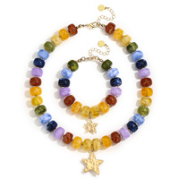 Ensemble collier et bracelet bohème fait main en résine colorée et perles acryliques en forme de cœur pour femme