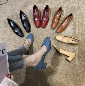 Zapatos de <span class=keywords><strong>tacón</strong></span> medio con bloque de cuero genuino con corte central y punta cuadrada clásica a <span class=keywords><strong>precio</strong></span> de fábrica - Product Image 2