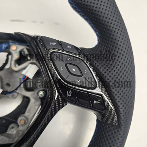 Nouveaux produits explosifs : Volant en cuir perforé en fibre de carbone avec LED pour Toyota C-HR 2018 - Product Image 4