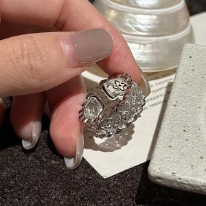 แหวนเงินแท้ S925 ลายดอกไม้โปร่ง ดีไซน์เฉพาะตัว เรียบง่าย ทันสมัย สไตล์วินเทจ แหวนเปิดลายดอกไม้ ชุบโรเดียม ประดับพลอยโกเมน - Product Image 1