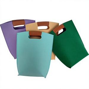 Sac de rangement pour vêtements en feutre durable, moderne, compressé sous vide, avec housse anti-poussière, écologique, pour les voyages - Product Image 1