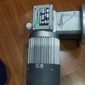Moteur miniature Ini Motor Ce230m3t 230 400v 0.58a 3.6rpm 59nm fabriqué en Italie pour application PC - Product Image 2