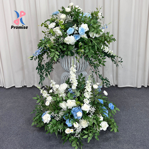 Composition florale artificielle en soie bleue et blanche avec roses, hortensias et delphiniums pour arche de mariage moderne et toile de fond d'événement - Product Image 1