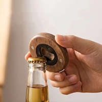 Abridor de Botellas Magnético de Madera Natural Portátil de 7 cm, Abridor Redondo Sólido para Cerveza, Vino y Bebidas, Imán para Refrigerador, Decoración para Cocina, Bar y Hogar