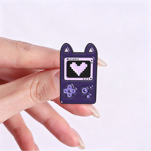 Épinglette en émail personnalisée Cosmic Cat Game Console, Badge métallique Kawaii Chat Violet Gameboy, Épinglette de revers Cœur Pixel, Cadeau pour Gamer - Product Image 2
