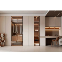 Armoire intégrée moderne de luxe pour chambre à coucher, avec coiffeuse intégrée, miroir LED, meubles en bois massif pour hôtel et appartement