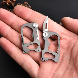LFEDC Attività all'Aperto Regalo per Padre Fidanzato Uomo Moschettone Multifunzione in Lega di Titanio con Coltello - Product Image 1