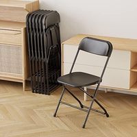 Chaise pliante en plastique noir moderne et simple, légère et portable, pour extérieur, stade et concert – Vente en gros usine
