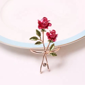 Personnaliser <span class=keywords><strong>Rose</strong></span> Or 304 En Acier Inoxydable Mariage Fleur Roses Ronds <span class=keywords><strong>De</strong></span> <span class=keywords><strong>Serviette</strong></span> Strass pour Fête <span class=keywords><strong>De</strong></span> Mariage - Product Image 4