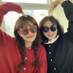 Gafas de Sol con Forma de Corazón para Mujer, C1 Negro, C2 Blanco, C3 Rojo, C4 Azul, C5 Rosa, PCac, Efectos Especiales, Chip Electrónico, 100% Protección UV - Product Image 2