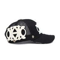 Modehoge kwaliteit trucker pet 6-panel pet groothandel katoen polyester op maat met chenille borduurlogo zwarte trucker pet