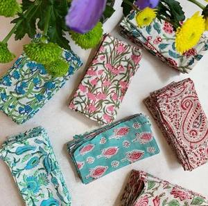 Servilletas con estampado de bloques, servilletas florales rojas y blancas, tela de lujo para decoración de mesa de boda, regalo de inauguración de casa, servilletas reutilizables con estampado de bloques - Product Image 1