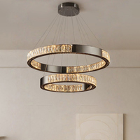 Lustre suspendu de luxe en acier inoxydable doré avec cristaux LED, hauteur réglable, idéal pour salon moderne et décoration intérieure