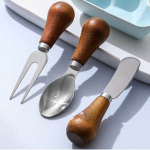 Juego de utensilios verticales para bebés, cuchillo, tenedor y cuchara de imitación de madera con mango corto, cuchara para postre y raspador de crema para niños - Product Image 2