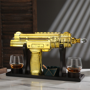 Bouteille en verre en forme de pistolet, <span class=keywords><strong>carafe</strong></span> <span class=keywords><strong>à</strong></span> whisky en verre avec 2 tasses - Product Image 1