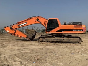 รถขุดตีนตะขาบ Doosan Dh370lc-9 มือสอง ปี 2014 กำลัง 110 กิโลวัตต์ บุ้งกี๋ขนาด 1.0 ลูกบาศก์เมตร ชิ้นส่วนสำคัญประกอบด้วย มอเตอร์ เครื่องยนต์ เกียร์บ็อกซ์ และปั๊ม - Product Image 3
