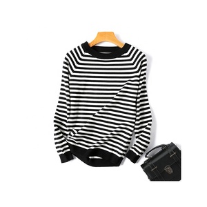 Fabricants de tricots sur mesure, nouvelle collection automne-hiver, col rond, manches longues, <span class=keywords><strong>pull</strong></span> en laine marine <span class=keywords><strong>rayé</strong></span> noir et blanc pour femmes - Product Image 4