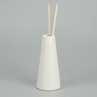 Diffuseur de parfum en céramique en gros, bouteille blanche émaillée, huile parfumée pour la maison, ensemble d'aromathérapie, bâtonnets en rotin, OEM ODM