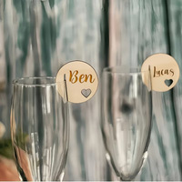 Marque-places en bois personnalisés pour mariage transfrontalier, en forme de cœur évidé, inserts pour verres à champagne découpés au laser