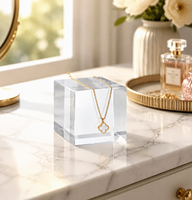 Vente en gros de blocs de présentation en acrylique transparent poli de 2x2x1 pouces, support pour bijoux, base personnalisée OEM