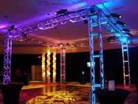 Speaker lampu panggung aluminium kotak Fork Truss Array Line Speaker rangka berdiri untuk proyek pernikahan