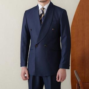 Abito da uomo slim fit retrò blu navy a righe, doppiopetto con collo a scialle, per matrimonio o affari - Product Image 1
