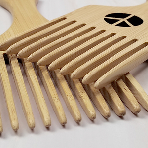Benutzerdefiniertes Logo Bambus Afro Weitzahnkamm Großhandel Wellen- und Locken-Holzkamm Lockenstyling-Haarbürste - Product Image 3