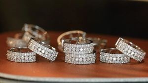 Proveedor Mayorista de Joyería de Oro de 18K, Servicio Personalizado OEM/ODM, Precio de Fábrica, Aretes de Oro Rosa con Certificación, Listos para Enviar - Product Image 3