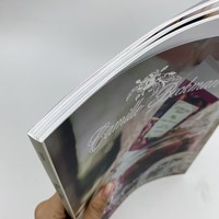 Brochure de catalogue de bijoux A5 à couverture souple, impression offset personnalisée, piqûre à cheval, format passeport, vente en gros