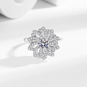 แหวนทองเหลืองหมุนได้ ประดับเพชรซิคอน สำหรับผู้หญิง งานแต่งงาน งานหมั้น รูปทรงใบโคลเวอร์ วงกลม เครื่องประดับบำบัด - Product Image 5