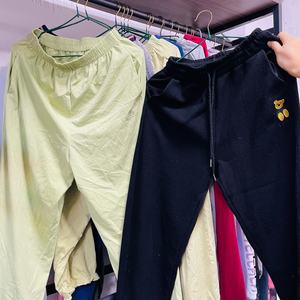 กางเกงจ็อกกิ้งยืดหยุ่นใส่สบาย เหมาะสำหรับเต้นและเล่นกีฬา ขายส่งจำนวนมาก เสื้อผ้า<span class=keywords><strong>มือ</strong></span><span class=keywords><strong>สอง</strong></span>จากโรงงาน JackWen ขั้นต่ำ 45 กก. - Product Image 1