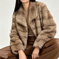 Tyan 2026 Nouvelle Veste Courte en Véritable Fourrure de Lapin Taupe pour Femme, Design à Grand Col, Mode Hiver